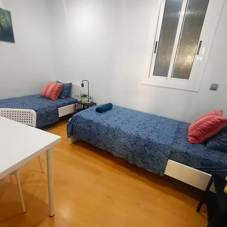 Next To Gracia Bedrooms Hostel