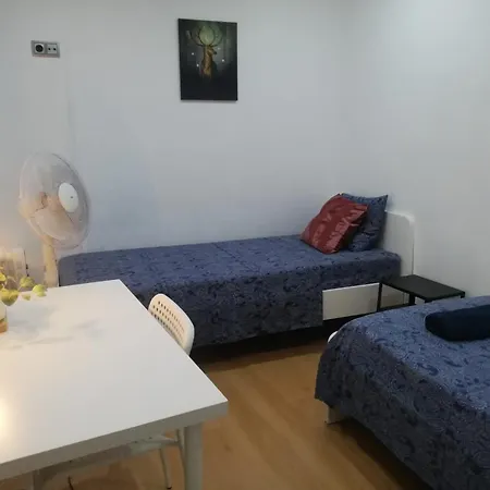 Next To Gracia Bedrooms Hostel